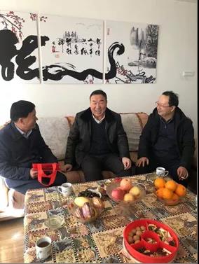 敦煌種業(yè)領導看望慰問公司老干部、老黨員及困難黨員職工