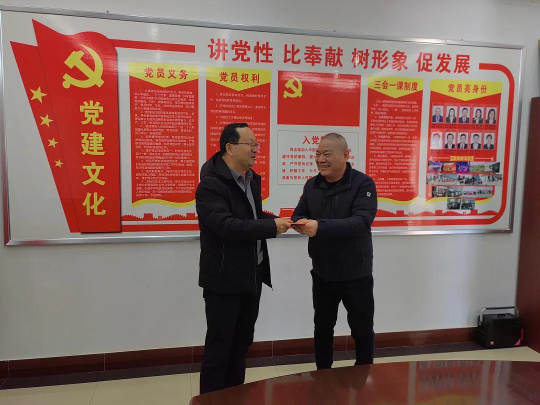 敦煌種業(yè)領導看望慰問公司老干部、老黨員及困難黨員職工