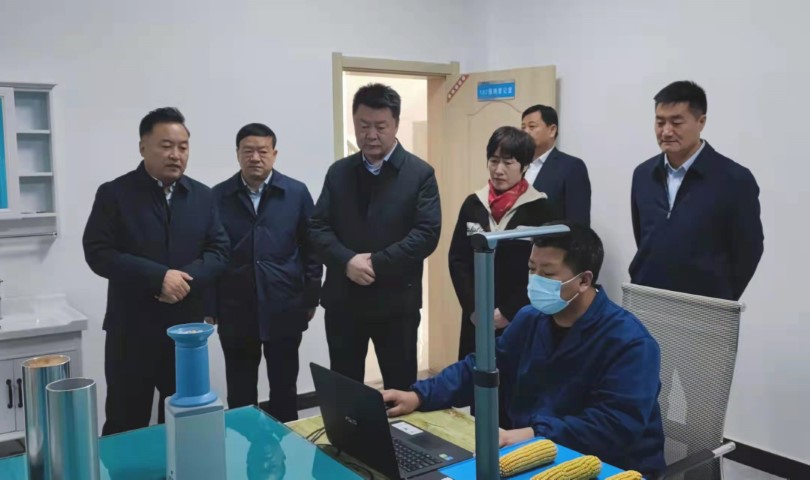 酒泉市政府黨組成員、副市長哈里別克來敦煌種業(yè)調(diào)研指導(dǎo)工作