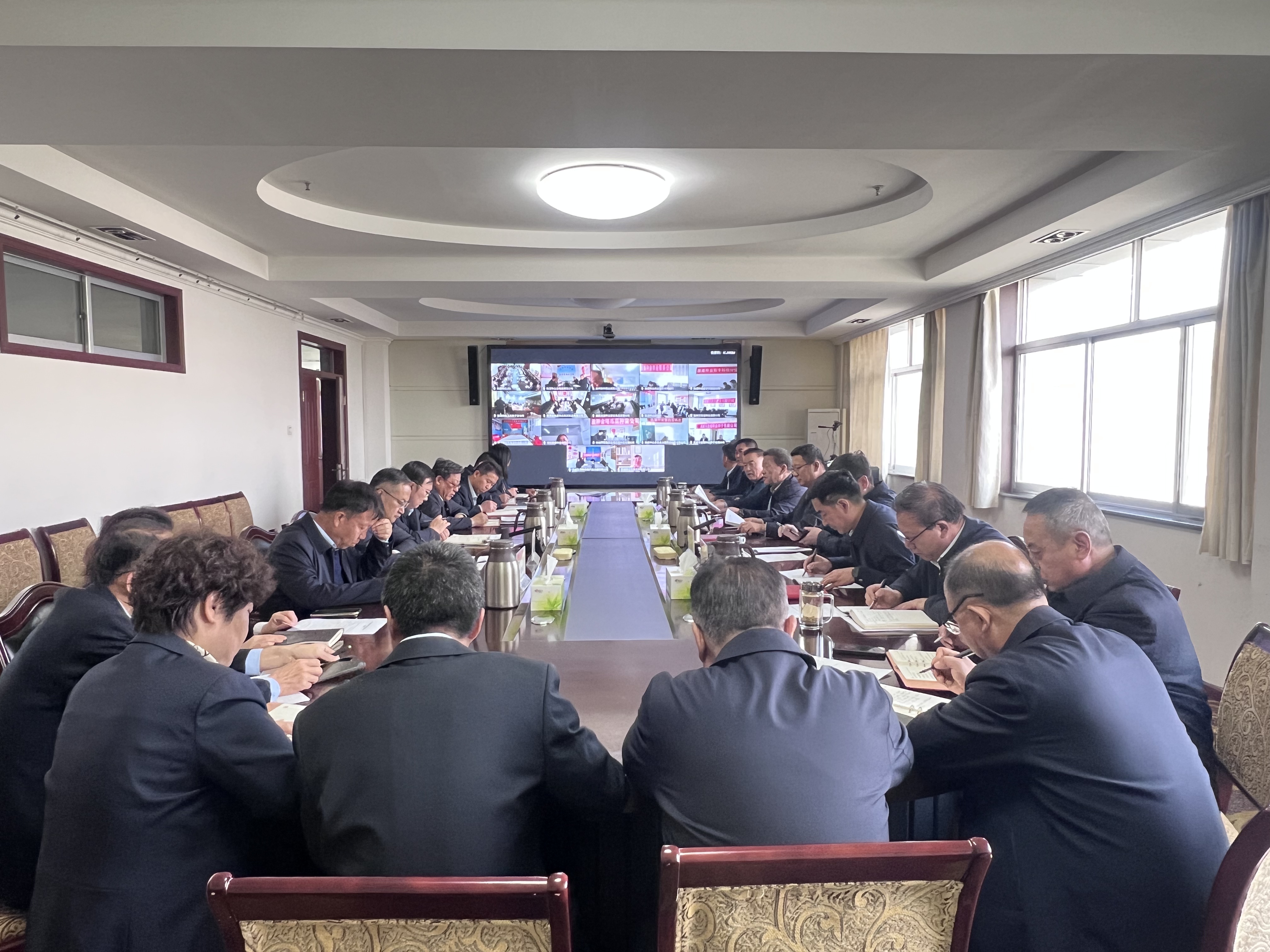 錨定目標(biāo) 實(shí)干篤行 繪就現(xiàn)代種業(yè)新圖景 ——敦煌種業(yè)迅速傳達(dá)學(xué)習(xí)集團(tuán)公司八屆一次職代會精神